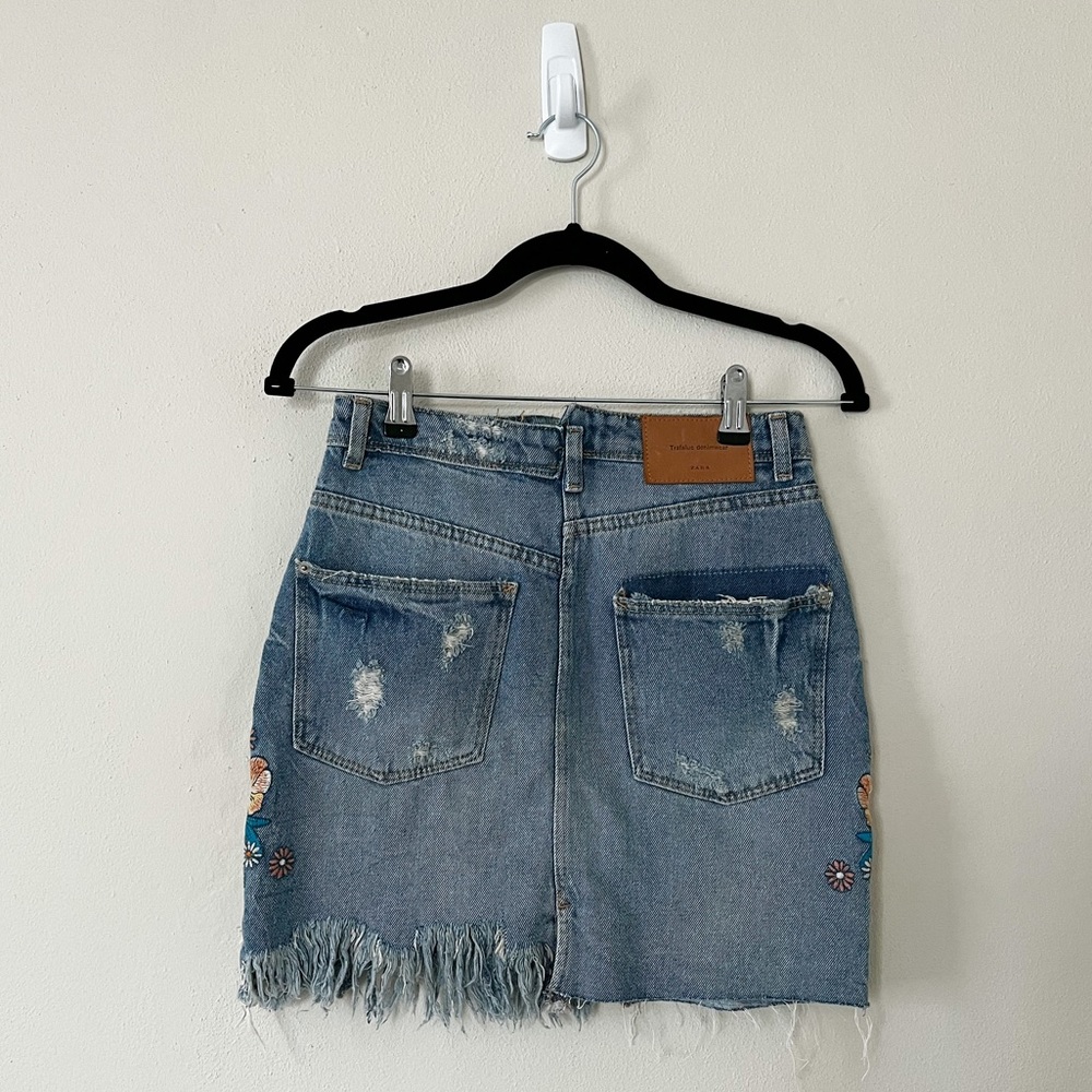 Zara Embroidered Floral Mini Denim Skirt Small - Picture 2 of 3